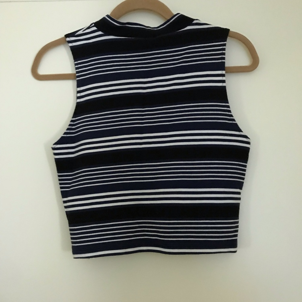 Crop top - Picture 2 of 5